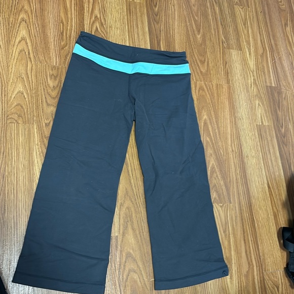 Lululemon capris - Picture 1 of 3
